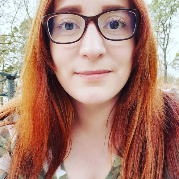 Meet your Posher, Stephanie - Picture 2 of 7